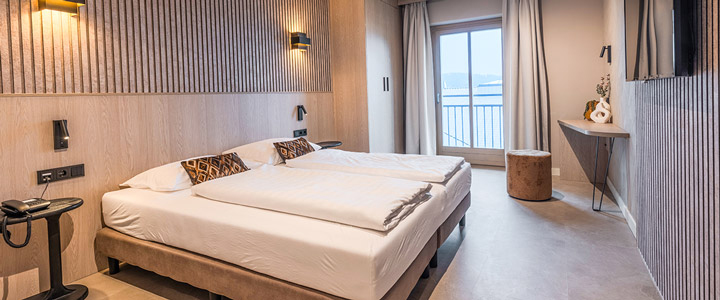 Stilvoll eingerichtetes, modernes barrierefreies Doppelzimmer des Aldiana Club Ampflwang.