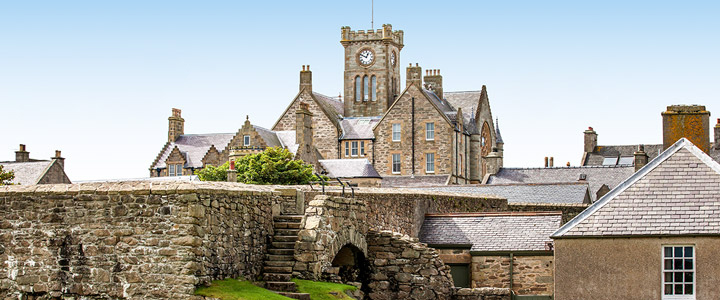 AIDAsol begleitet Sie zu den Burgen und Schlössern Großbritanniens – ein echtes Erlebnis für Geschichtsliebhaber!